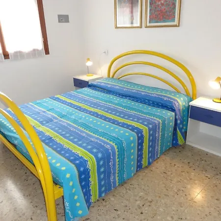 דירה Beachfront With Terrace *