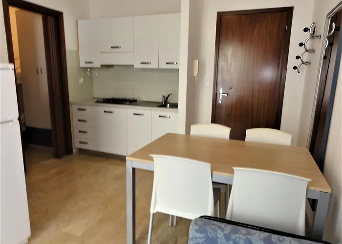 דירה Beachfront With Terrace *