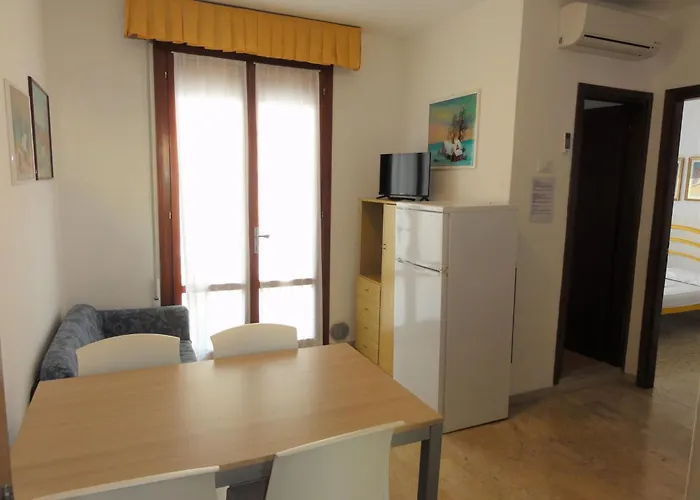 דירה Beachfront With Terrace