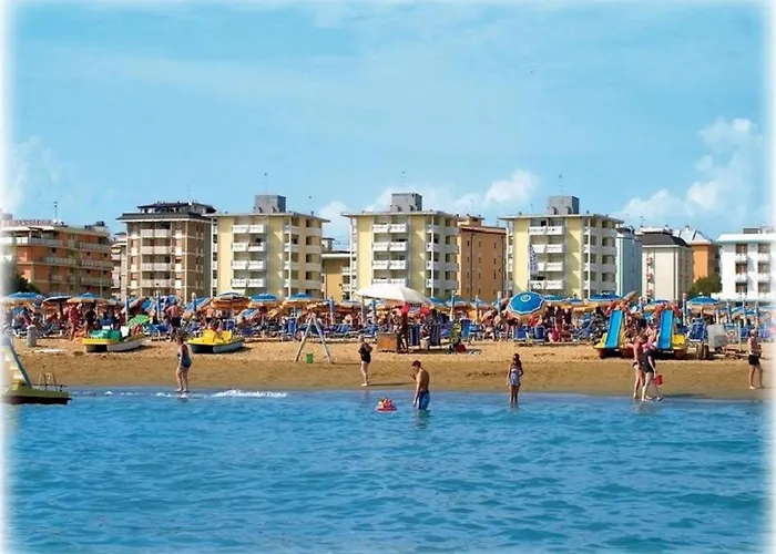 דירה Beachfront With Terrace *