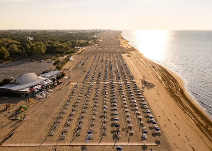 Beachfront With Terrace ביביונה