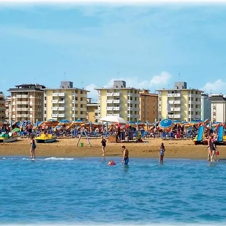 شقة Beachfront With Terrace *
